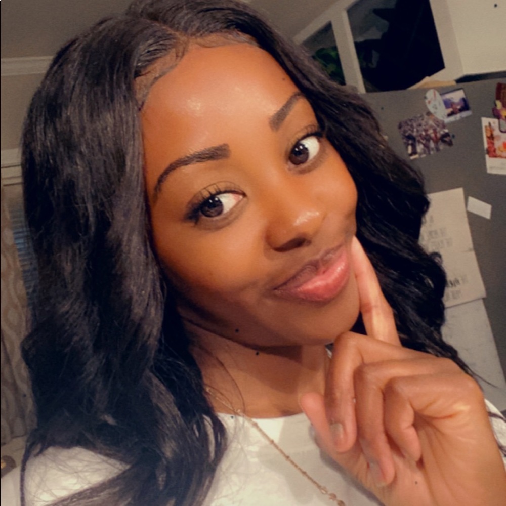 Meet your Posher, Giovanshia